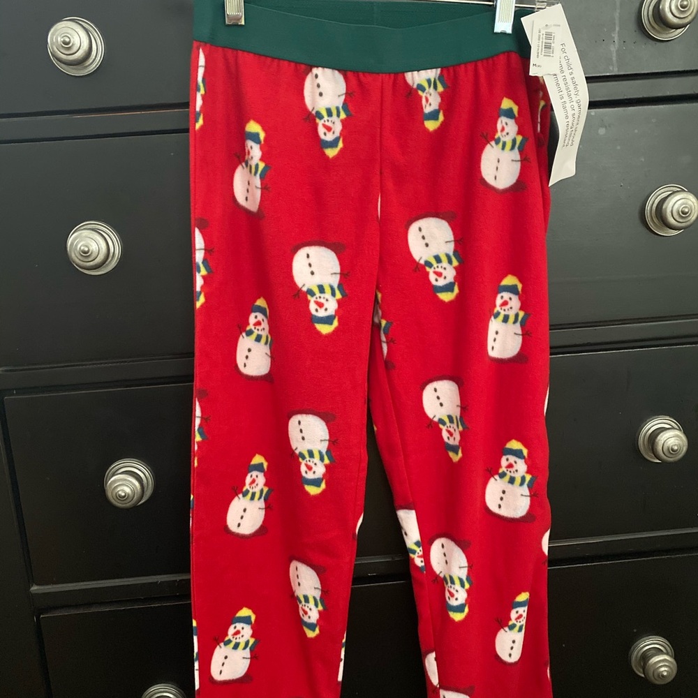 ❤️BUNDLE buy 3 get 15% OFF❤️
NWT Old Navy Boys Christmas red sleep wear